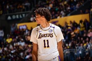 Shams：中锋海斯签下一年合约重回湖人！