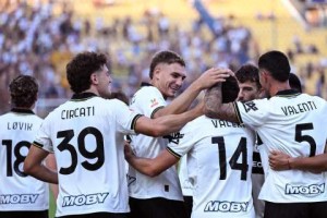 开云APP-罗马诺：帕尔马今夏失血太严重，最后时刻将有惊喜交易出现