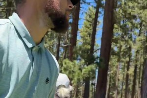 开云下载-勇士官推晒库里打高尔夫视频：场内场外 风范尽显⛳️